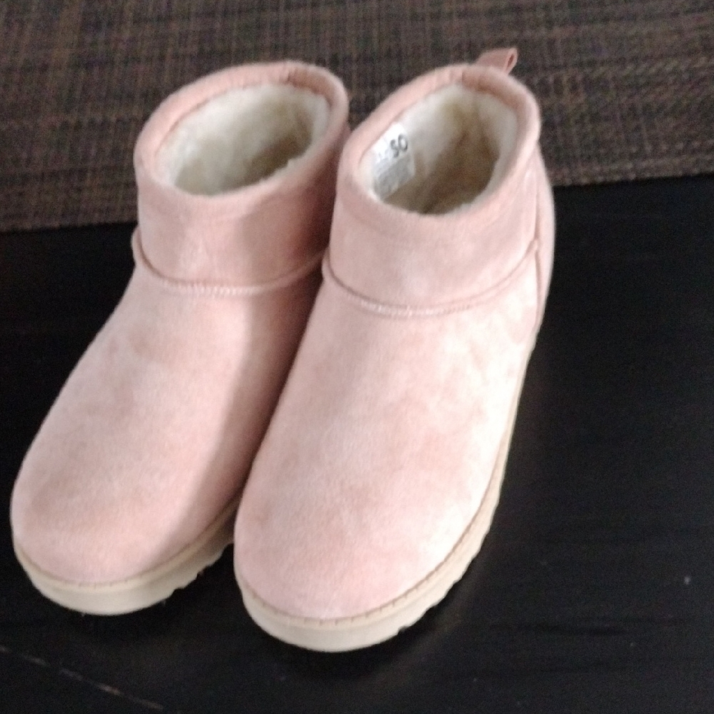 Kohl's SO Brand "Ugg" Boots Size 6